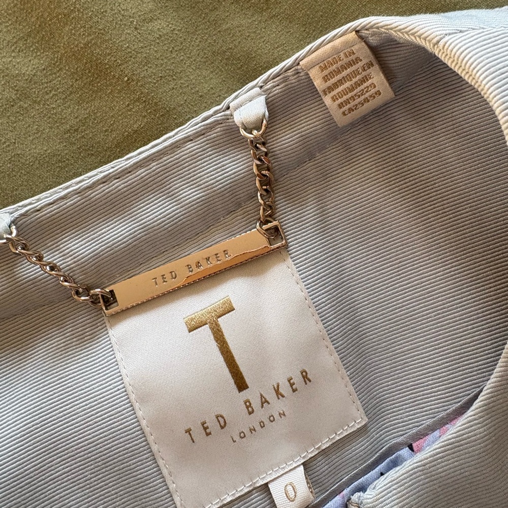 Ted Baker London Cropped Jacket Size 0 | Textured Zip Moto Style - Picture 2 of 3